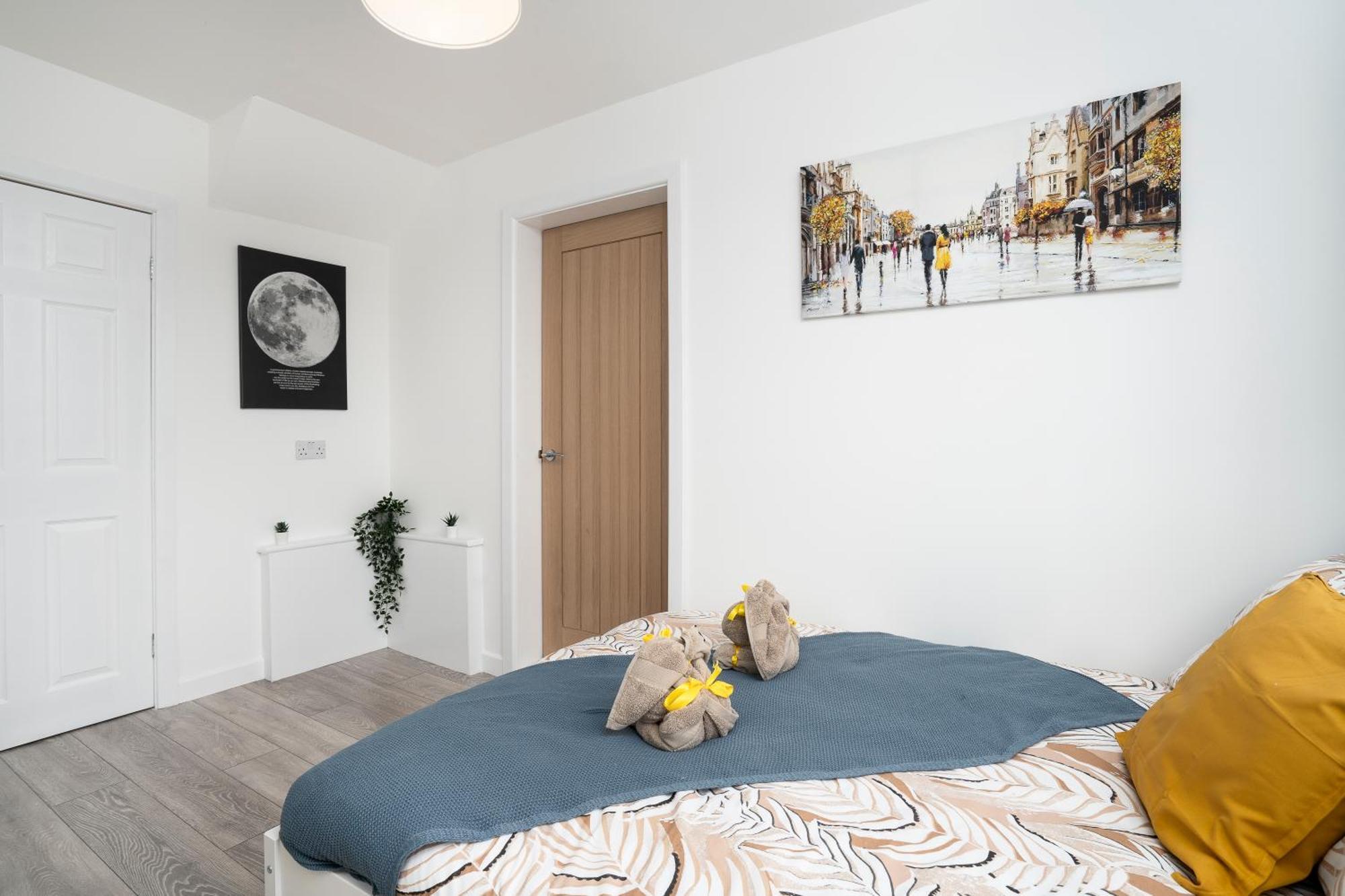 Modern 4 Bed House-Free Parking Apartment Burton  Ngoại thất bức ảnh
