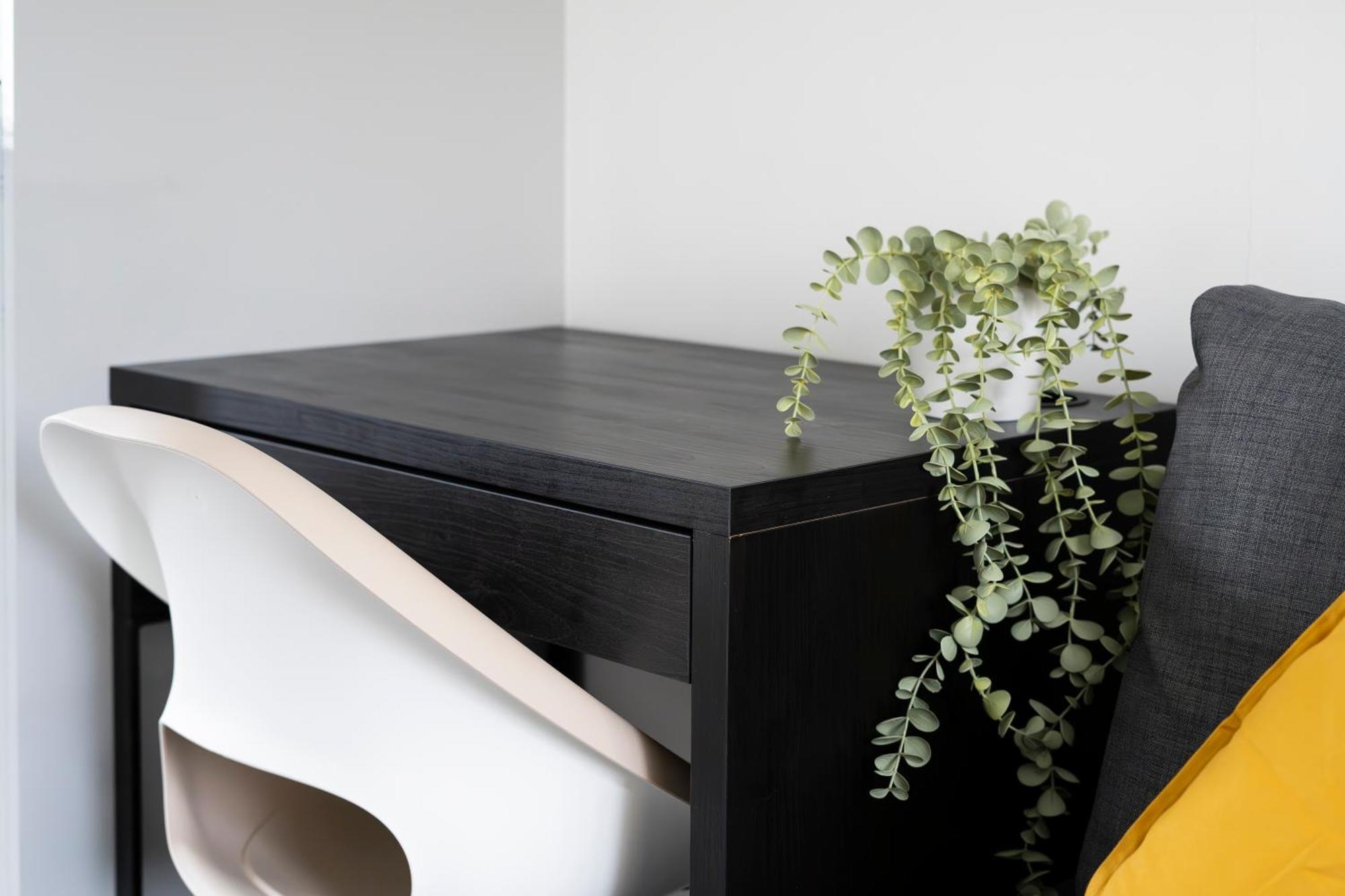 Modern 4 Bed House-Free Parking Apartment Burton  Ngoại thất bức ảnh